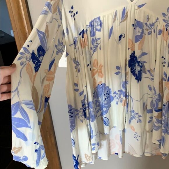 Free people flowy floral shirt, size S. - Picture 4 of 5
